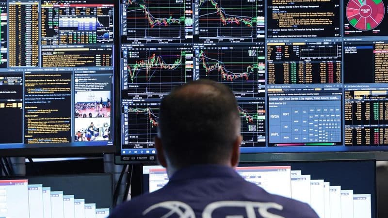 Bitcoin’s volatility eases as institutions and scale curb extreme swings