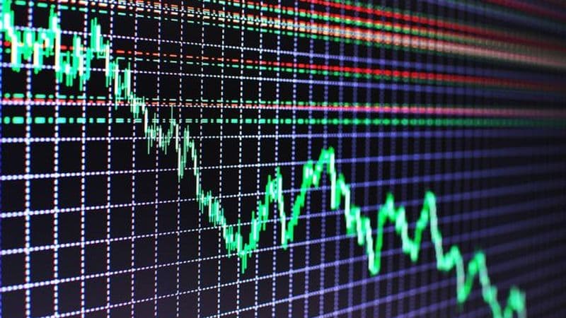Crypto Futures Face Near-$1 Billion in Liquidations as Major Coins Slip