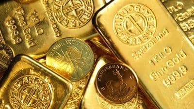 Risk-off wave pushes Bitcoin lower as gold and bonds gain appeal