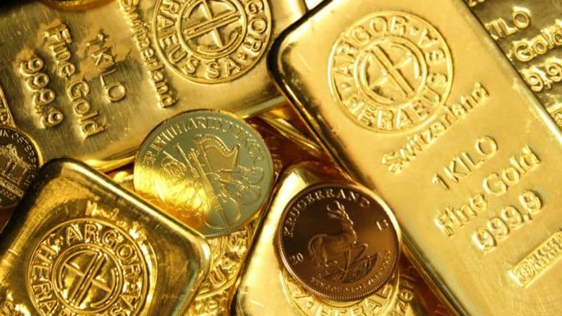 Risk-off wave pushes Bitcoin lower as gold and bonds gain appeal