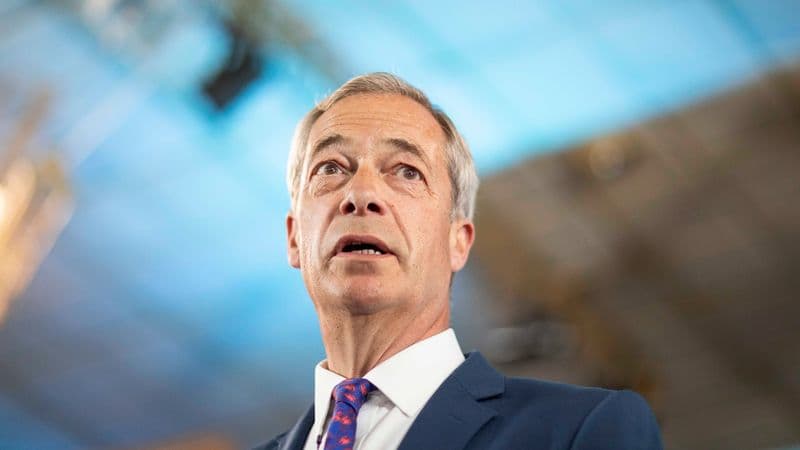 UK Finance Minister Criticises Farage’s Promotion of Bitcoin Amid Funding Probe